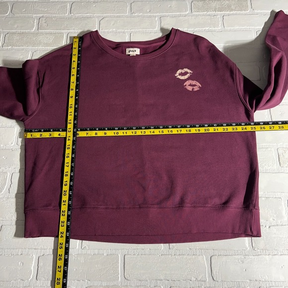 Pact Sweatshirt Womens XL‎ Maroon Kiss Lip Graphic Pullover Sustainable Organic - Picture 2 of 7